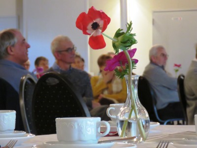 Vrijwilligersfeest 2023 - Troubadour Koen Dewulf - Taart en koffie - Sint-Anna-ten-Drieënparochie, Antwerpen Linkeroever - Zondag 26 februari 2023